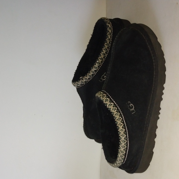 UGG Slippers - Picture 1 of 8
